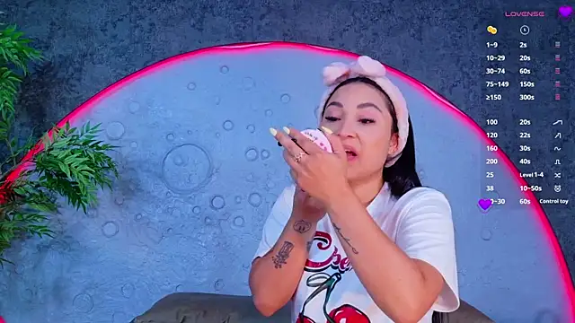 ReinaChloe online show from 05.09.26