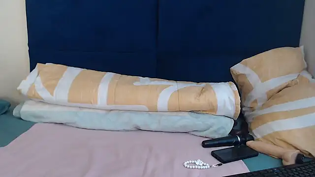 Snapshot of Sexy-Momo chatting on 12.19.25 Sexy-Momo online show from 12.19.25