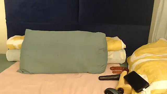 Snapshot of Sexy-Momo chatting on 12.19.25 Sexy-Momo online show from 12.19.25