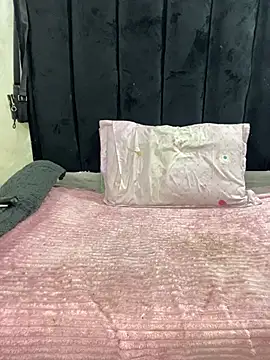 LonelyQueenxx25 online show from 02.14.26