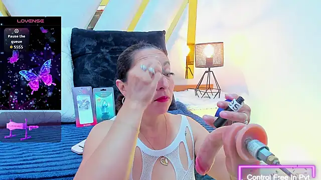 Luna Naughty1 online show from 10.23.25