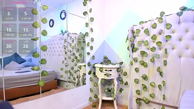 ZaharaSkylar online show from 10.31.25