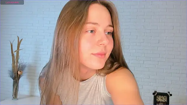 Snapshot of Milla_Vegga chatting on 10.24.25 Milla Vegga online show from 10.24.25