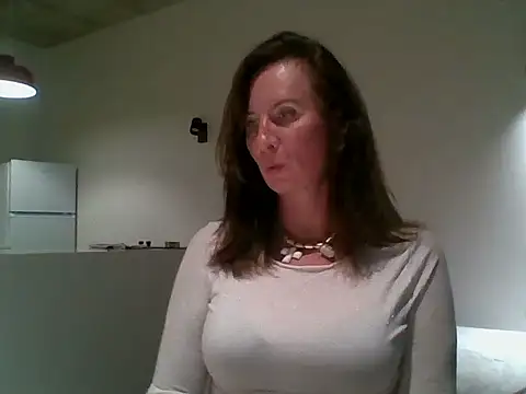 Snapshot of ALICAINWONDERLAND chatting on 10.05.25 ALICAINWONDERLAND online show from 10.05.25