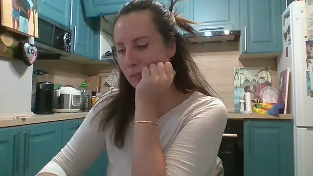 Snapshot of ALICAINWONDERLAND chatting on 11.07.25 ALICAINWONDERLAND online show from 11.07.25