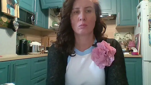 Snapshot of ALICAINWONDERLAND chatting on 11.15.25 ALICAINWONDERLAND online show from 11.15.25