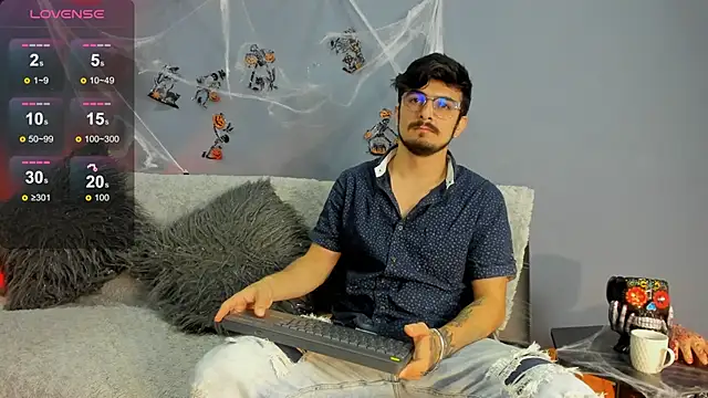 AaronFuentes7 online show from 10.11.25