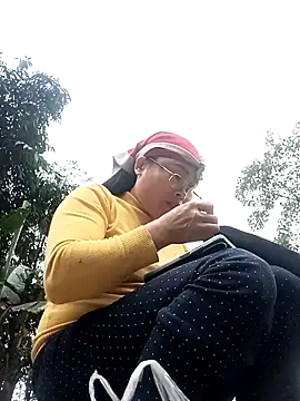 Snapshot of CoMay003 chatting on 11.12.25 CoMay003 online show from 11.12.25