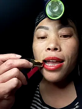 Snapshot of CoMay003 chatting on 12.15.25 CoMay003 online show from 12.15.25