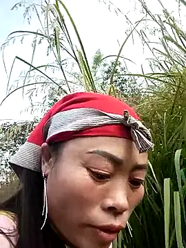 Snapshot of CoMay003 chatting on 12.17.25 CoMay003 online show from 12.17.25