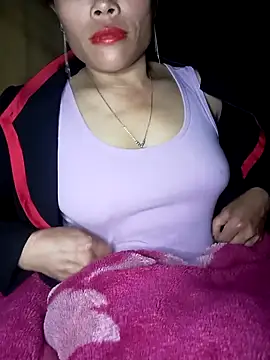 Snapshot of CoMay003 chatting on 12.21.25 CoMay003 online show from 12.21.25