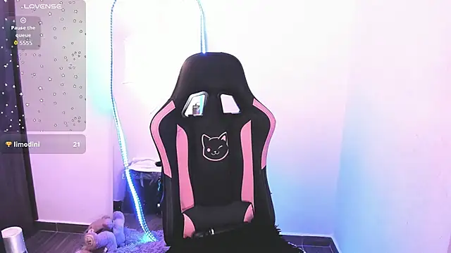 samiacooper25 online show from 10.21.25