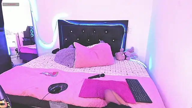 samiacooper25 online show from 11.19.25