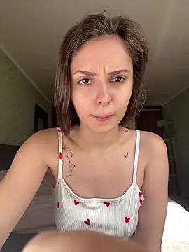 Snapshot of aurora_pink_ chatting on 10.20.25 aurora pink online show from 10.20.25