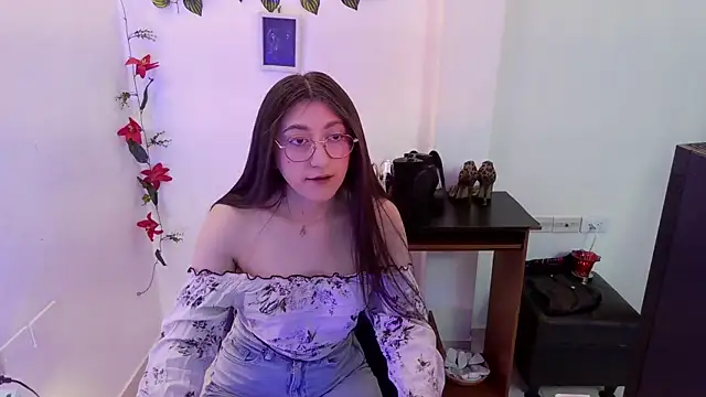 lia montserrat online show from 09.29.25