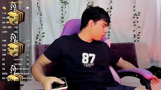 an drew18 online show from 09.21.25