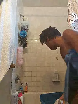 Snapshot of _she_was_a_fairy chatting on 10.04.25  she was a fairy online show from 10.04.25