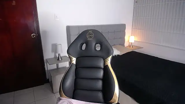 Agatha bellucci  online show from 10.23.25