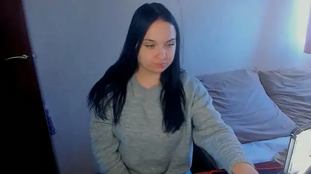 Snapshot of VoxxAura chatting on 11.03.25 VoxxAura online show from 11.03.25