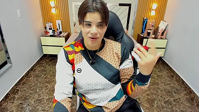 KAROLLJONES1 online show from 11.12.25