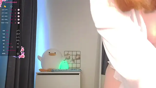 Snapshot of roxydolll chatting on 06.17.26 roxydolll online show from 06.17.26