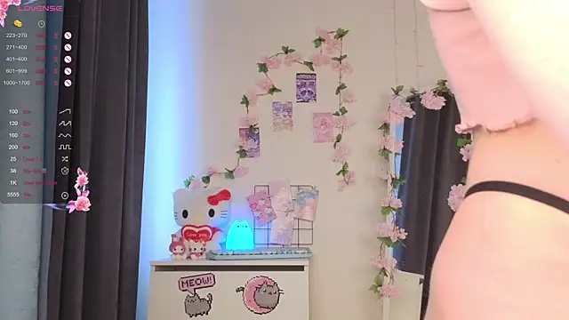 Snapshot of roxydolll chatting on 07.14.26 roxydolll online show from 07.14.26