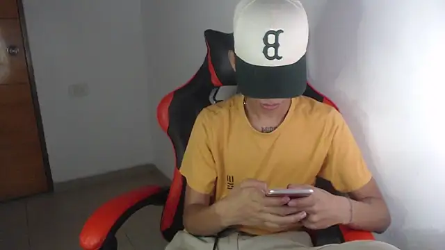 Snapshot of sung_yol chatting on 04.11.26 sung yol online show from 04.11.26