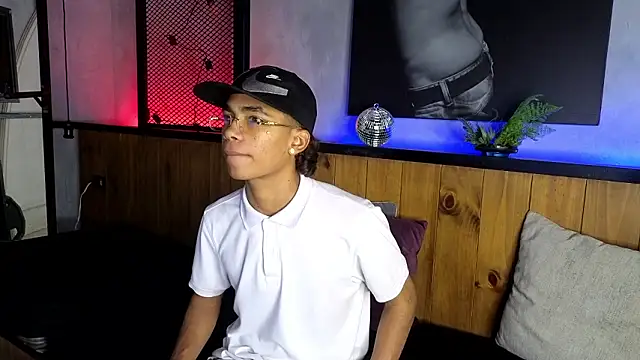 Snapshot of AlanCutee chatting on 03.15.26 AlanCutee online show from 03.15.26