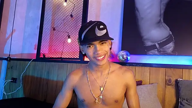Snapshot of AlanCutee chatting on 03.20.26 AlanCutee online show from 03.20.26
