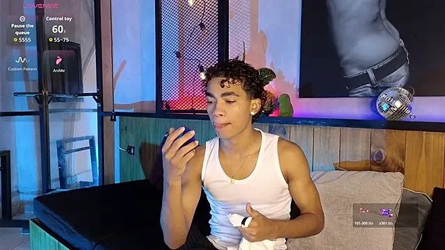 Snapshot of AlanCutee chatting on 03.25.26 AlanCutee online show from 03.25.26