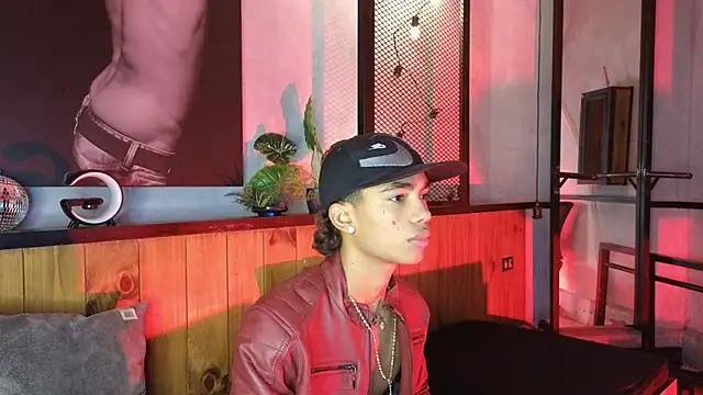 Snapshot of AlanCutee chatting on 04.11.26 AlanCutee online show from 04.11.26