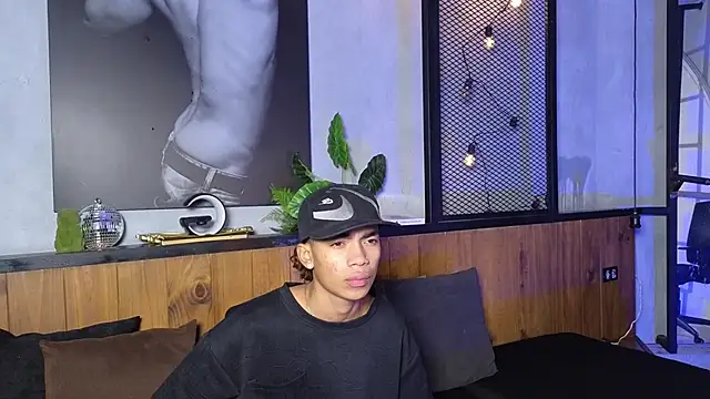 Snapshot of AlanCutee chatting on 04.21.26 AlanCutee online show from 04.21.26