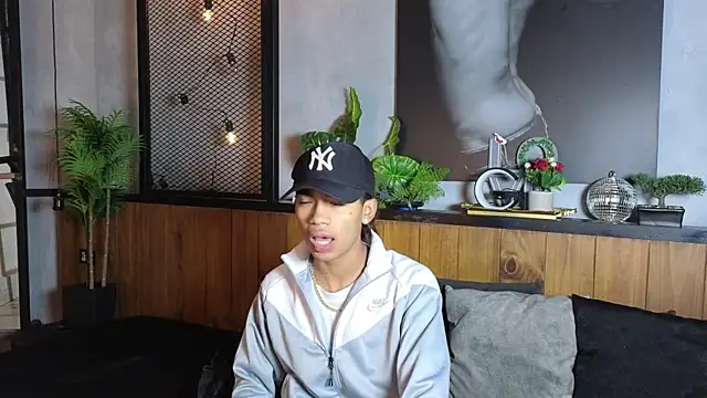 Snapshot of AlanCutee chatting on 05.12.26 AlanCutee online show from 05.12.26