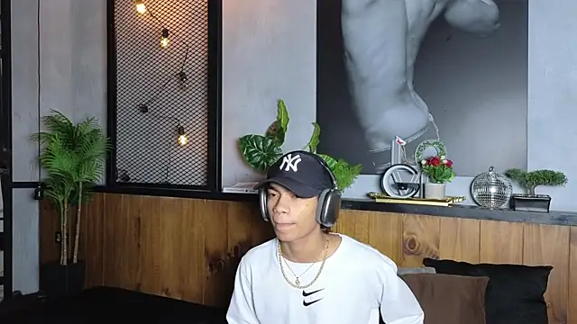 Snapshot of AlanCutee chatting on 05.13.26 AlanCutee online show from 05.13.26