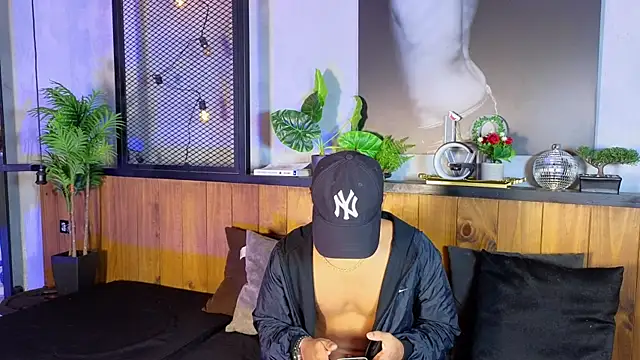 Snapshot of AlanCutee chatting on 05.16.26 AlanCutee online show from 05.16.26