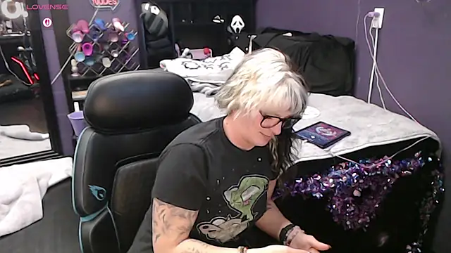 Snapshot of oddywithabody chatting on 02.13.26 oddywithabody online show from 02.13.26