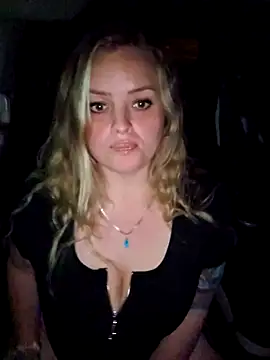 Snapshot of Bridgette03 chatting on 11.04.25 Bridgette03 online show from 11.04.25