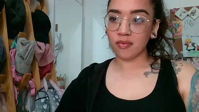 GypsyMamacita online show from 09.17.25