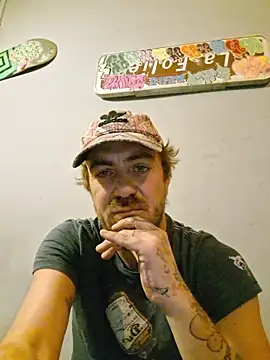 Snapshot of 3615-ULLA chatting on 11.27.25 3615-ULLA online show from 11.27.25