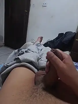 Snapshot of thequestiontrad chatting on 11.13.25 thequestiontrad online show from 11.13.25