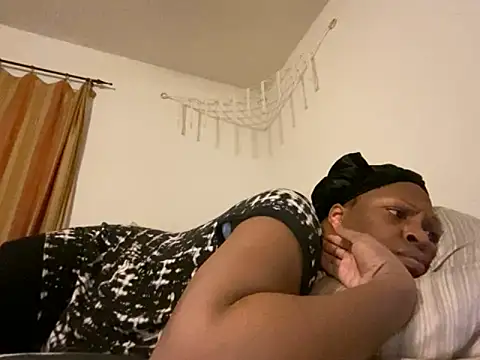 Snapshot of KANDIS864 chatting on 11.14.25 KANDIS864 online show from 11.14.25