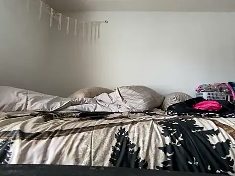 Snapshot of KANDIS864 chatting on 11.16.25 KANDIS864 online show from 11.16.25