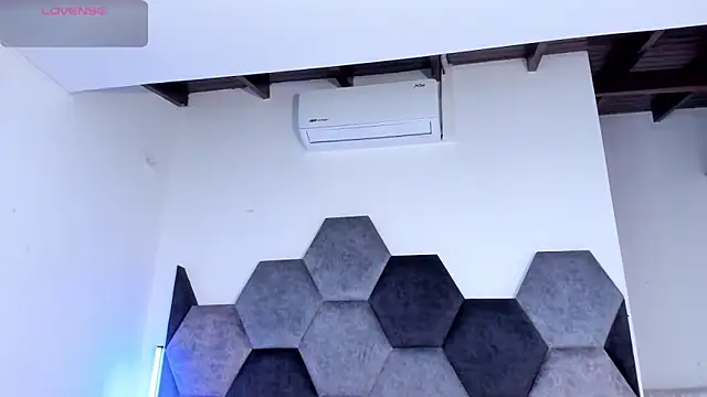 BellaNixs online show from 04.02.26