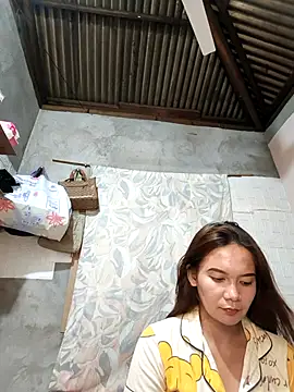 Snapshot of ur_hotsiren chatting on 11.04.25 ur hotsiren online show from 11.04.25