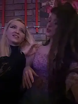 Snapshot of kamila_blush chatting on 12.22.25 kamila blush online show from 12.22.25