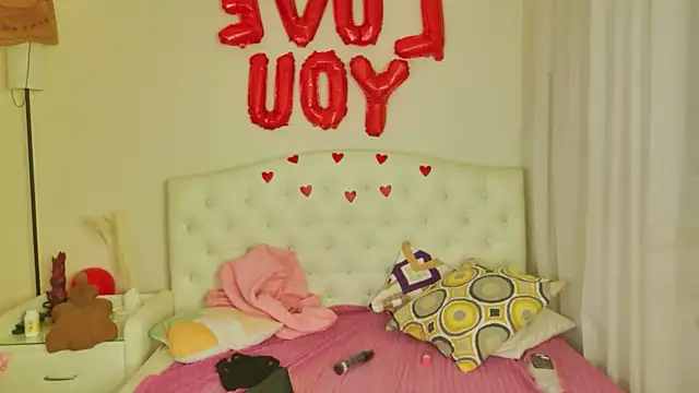 Snapshot of kamila_blush chatting on 02.19.26 kamila blush online show from 02.19.26