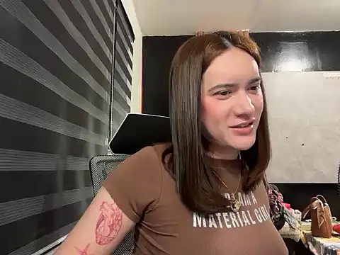 Snapshot of Yhanbeaufort18 chatting on 11.30.25 Yhanbeaufort18 online show from 11.30.25