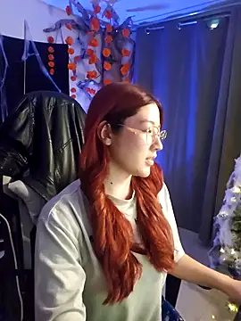 Snapshot of lunnaa_ chatting on 11.05.25 lunnaa online show from 11.05.25