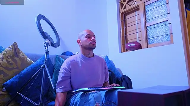 tomas smith1 online show from 10.22.25