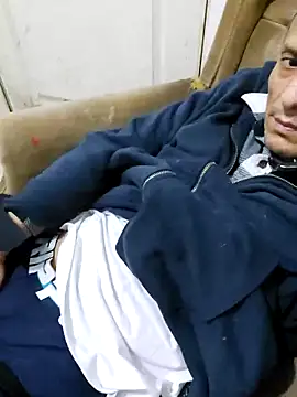 Snapshot of luislimafuego chatting on 10.01.25 luislimafuego online show from 10.01.25